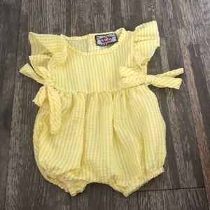 Baby romper with back closure